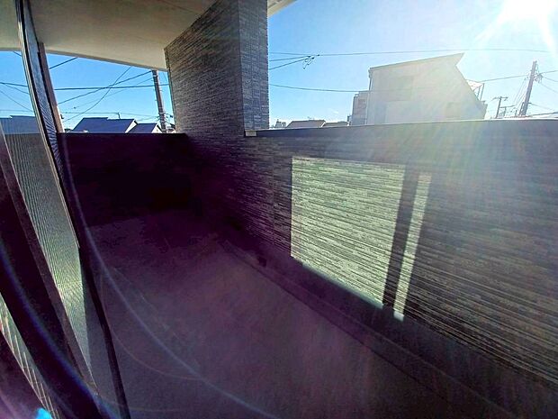 ■ 心地よい風と光を感じる、くつろぎのバルコニー