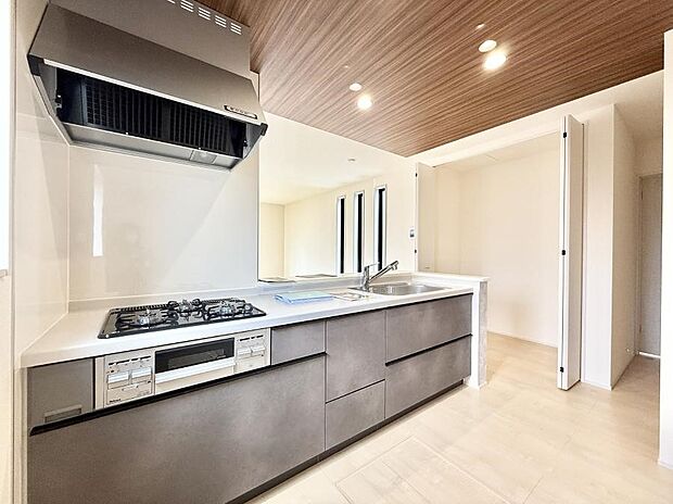 ■シンプルで機能的、毎日使いやすいキッチン