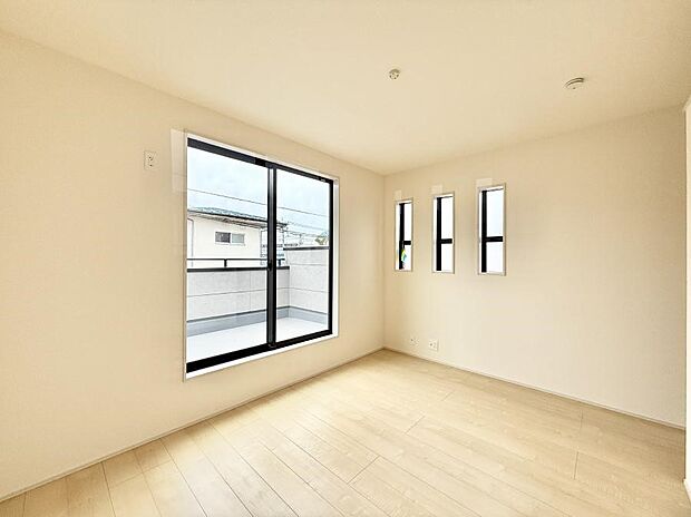 8号棟 ■落ち着いた色合いのお部屋で穏やかな時間を楽しめます