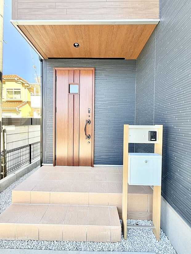 ■ 心地よい暮らしへとつながる、温かい玄関