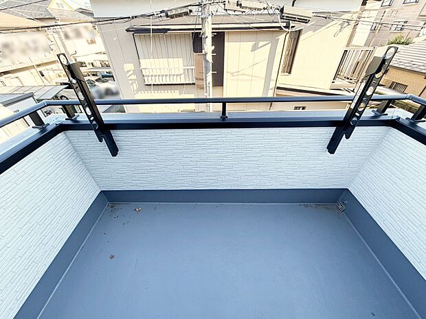 ■ 心地よい風と光を感じる、くつろぎのバルコニー