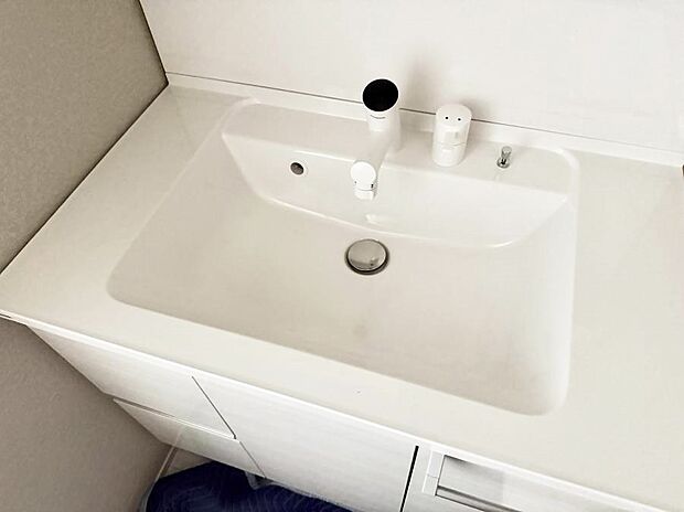 ■細かい部分まで洗いやすく便利なハンドシャワー付き