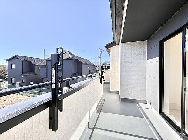 ■ 心地よい風と光を感じる、くつろぎのバルコニー