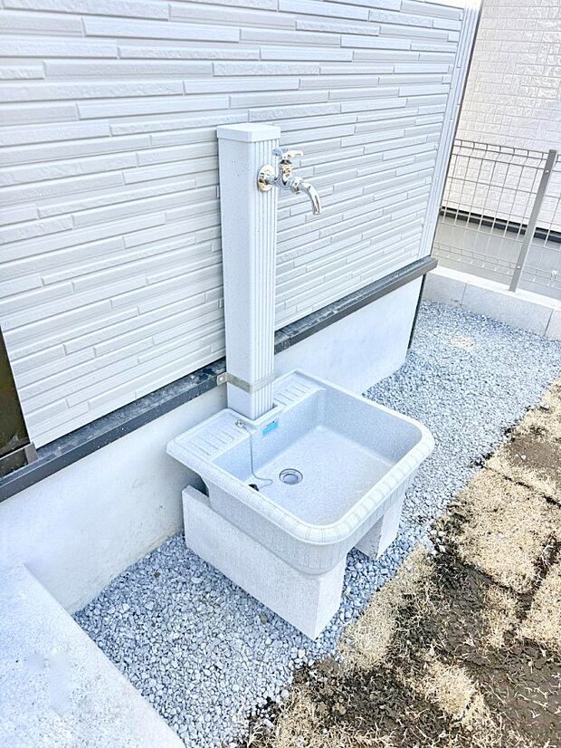 ■ガーデニングや洗車などの際に大活躍な屋外立水栓  