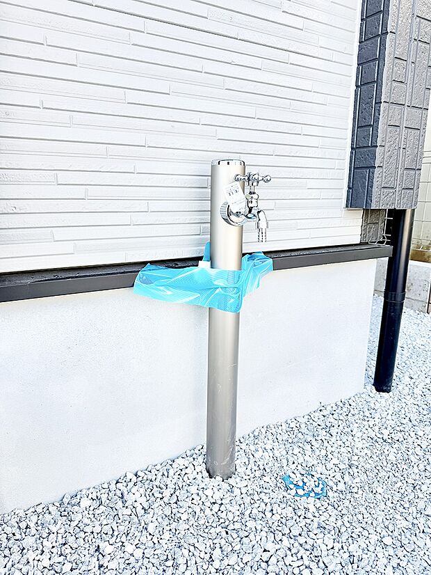 ■ガーデニングや洗車などの際に大活躍な屋外立水栓  