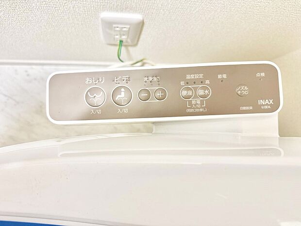 ■温水洗浄で快適、清潔感が保たれるシャワートイレ