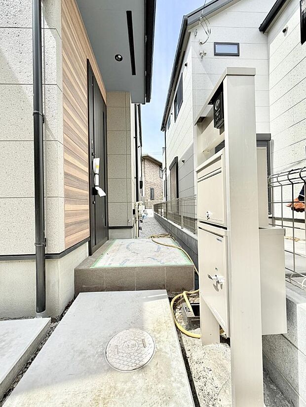4号棟 ■ シンプルで美しく、住まいの第一印象を彩る玄関です