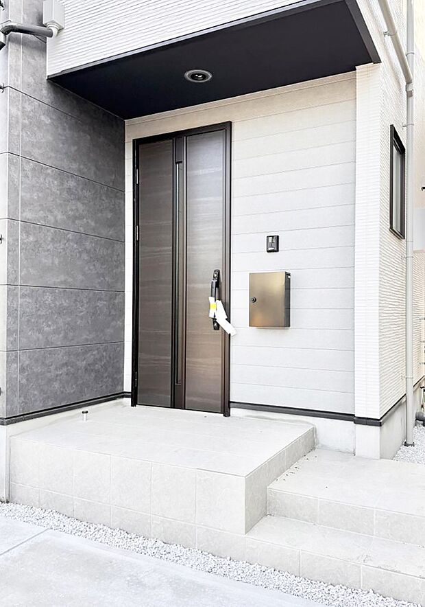 ■ 心地よい暮らしへとつながる、温かい玄関