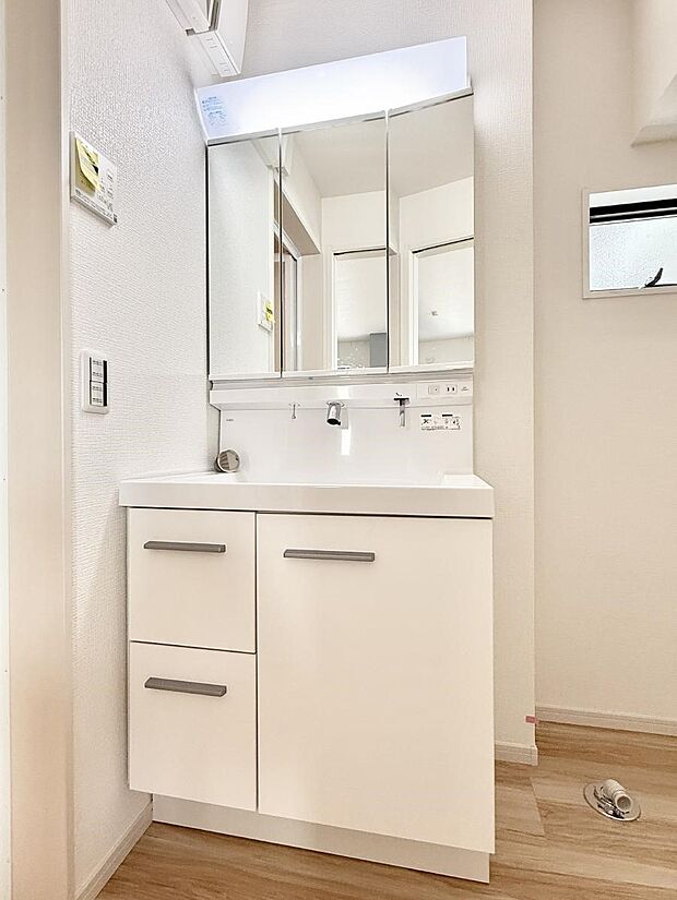 ■明るい洗面所は毎朝の歯磨きも楽しくできちゃいそうです♪