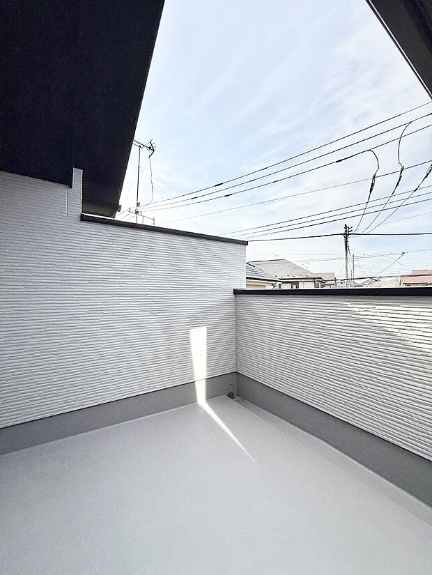 ■ 心地よい風と光を感じる、くつろぎのバルコニー