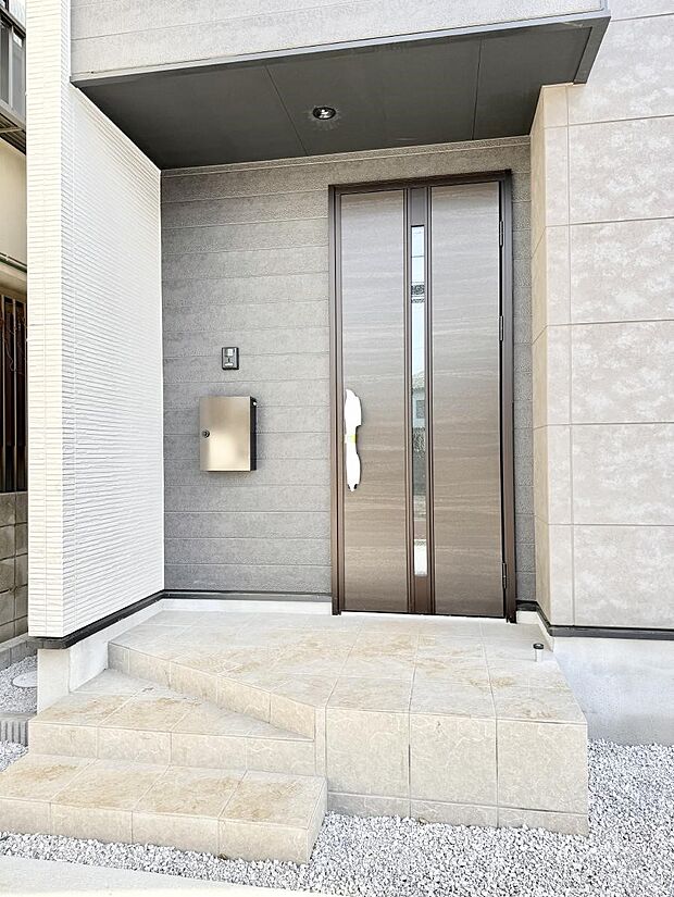 ■ 心地よい暮らしへとつながる、温かい玄関