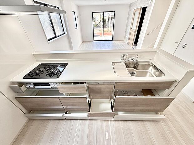 ■シンプルで機能的、毎日使いやすいキッチン