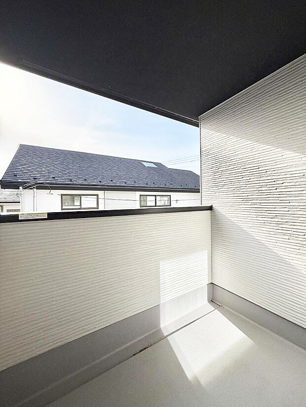 ■ 心地よい風と光を感じる、くつろぎのバルコニー