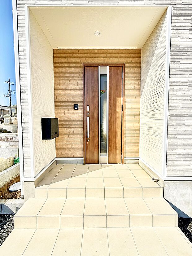 ■ 家族とゲストをやさしく迎える、心温まる玄関