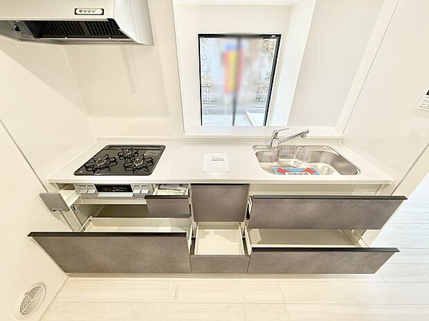 ■シンプルで機能的、毎日使いやすいキッチン