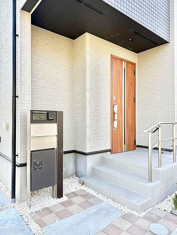 ■ シンプルで美しく、住まいの第一印象を彩る玄関です
