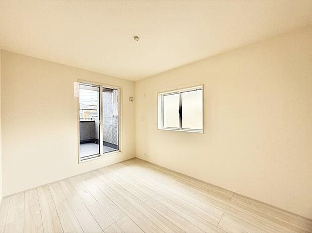 ■シンプルな空間で、収納付きベッドやデスクなど、多機能な家具を活用しやすいです