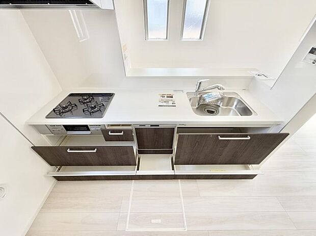 ■シンプルで機能的、毎日使いやすいキッチン