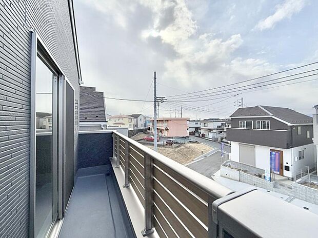 ■ 季節の移ろいを感じられる開放的な空間です