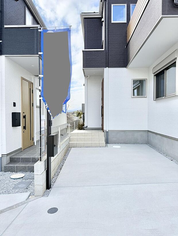 ■ シンプルで美しく、住まいの第一印象を彩る玄関です