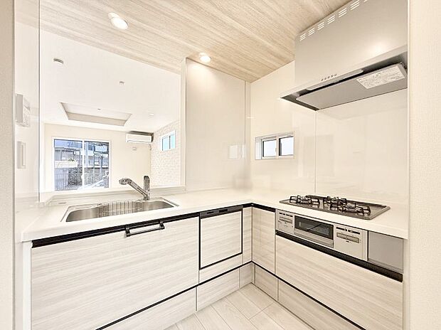 ■シンプルで機能的、毎日使いやすいキッチン