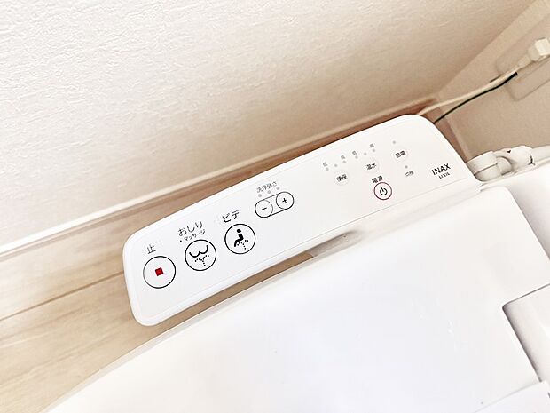 ■温水洗浄で快適、清潔感が保たれるシャワートイレ