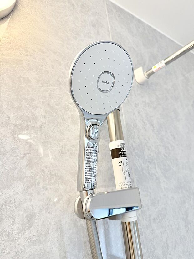 ■手元で簡単に止水できるため、水の無駄遣いを減らすことができます。