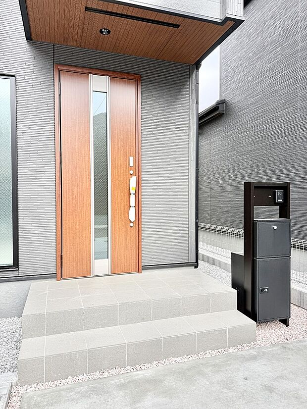 ■ 心地よい暮らしへとつながる、温かい玄関