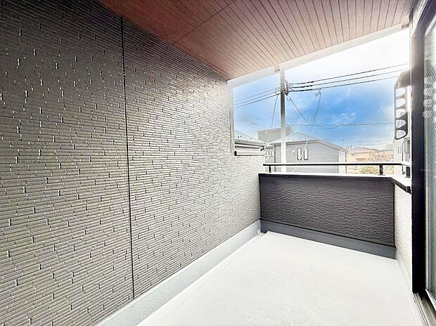 ■ 心地よい風と光を感じる、くつろぎのバルコニー