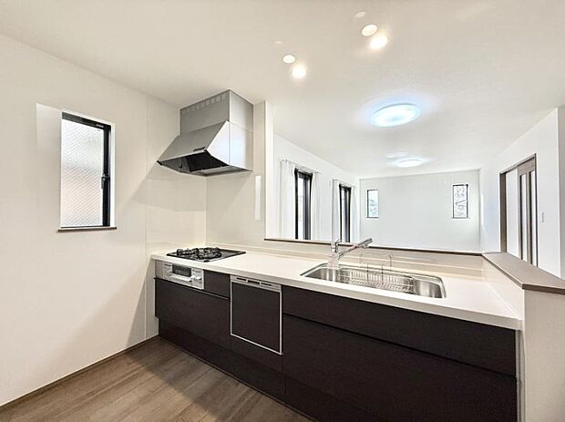 ■シンプルで機能的、毎日使いやすいキッチン