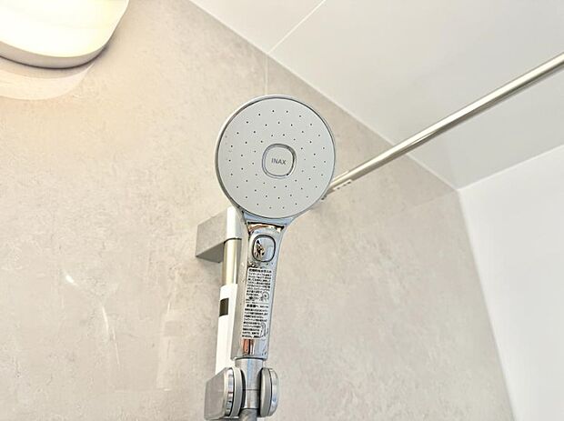 ■手元で簡単に止水できるため、水の無駄遣いを減らすことができます。