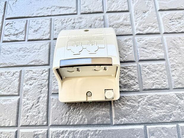 ■屋外に電源コンセントがあれば、高圧洗浄機で窓や外壁を掃除するなど便利です。