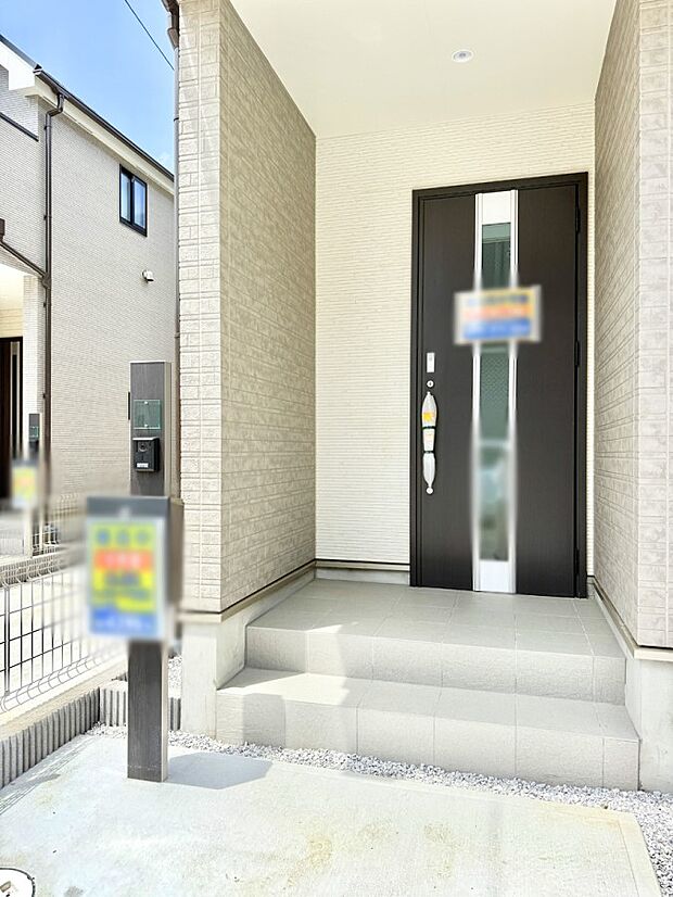 E号棟 ■ シンプルで美しく、住まいの第一印象を彩る玄関です