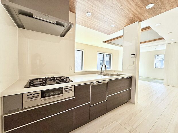 ■シンプルで機能的、毎日使いやすいキッチン