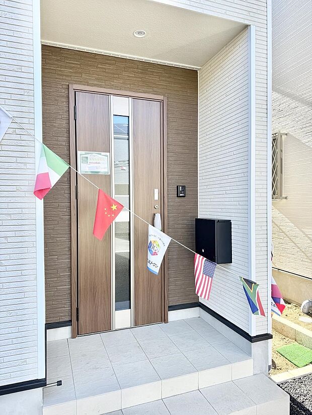 ■ 心地よい暮らしへとつながる、温かい玄関