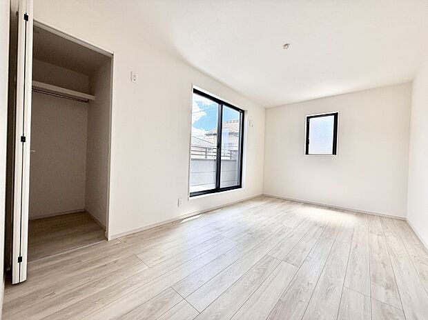 1号棟 ■落ち着いた色合いのお部屋で穏やかな時間を楽しめます