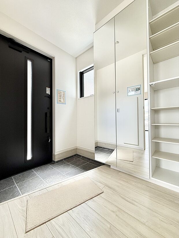 2号棟 ■ シンプルで美しく、快適な暮らしの入り口