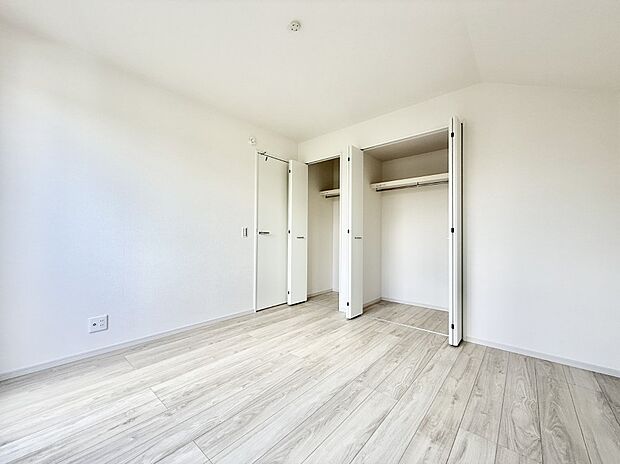 2号棟 ■落ち着いた色合いのお部屋で穏やかな時間を楽しめます