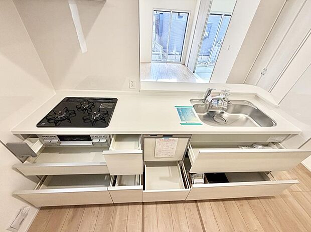 ■シンプルで機能的、毎日使いやすいキッチン