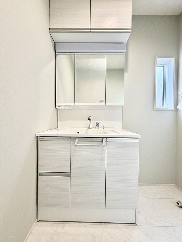 ■明るい洗面所は毎朝の歯磨きも楽しくできちゃいそうです♪