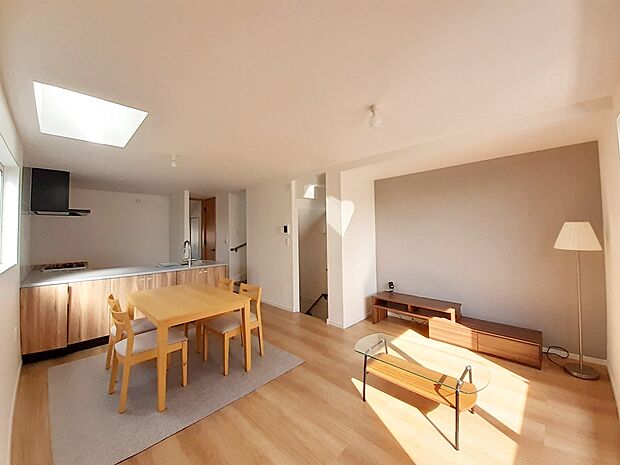 ■さりげないデザインが日常をセンスよく演出※家具はCGです