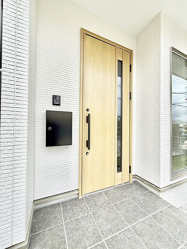 1号棟 ■ 心地よい暮らしへとつながる、温かい玄関