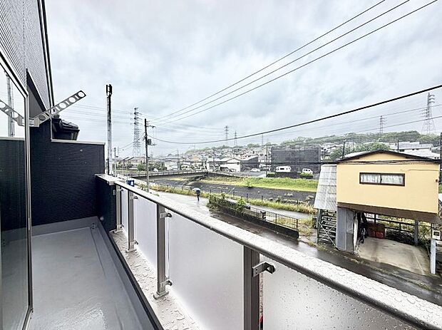 1号棟 ■ 心地よい風と光を感じる、くつろぎのバルコニー