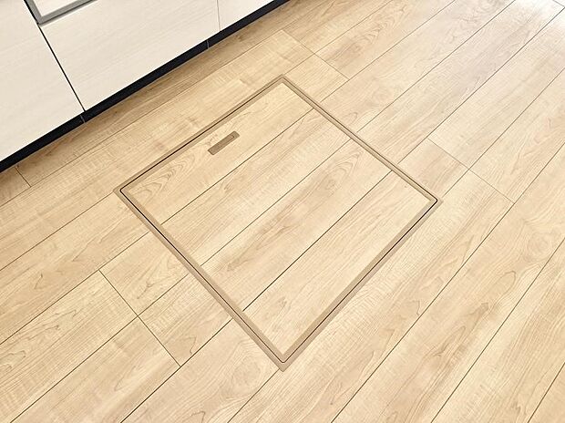 ■日用品やストックに便利な床下収納