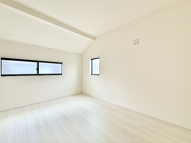 5号棟 ■落ち着いた色合いのお部屋で穏やかな時間を楽しめます