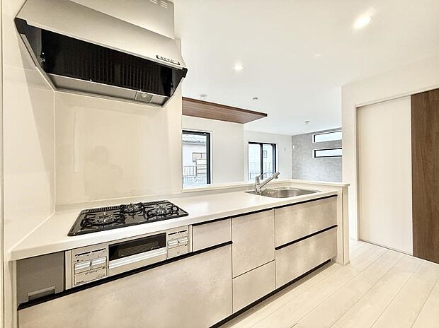 ■シンプルで機能的、毎日使いやすいキッチン