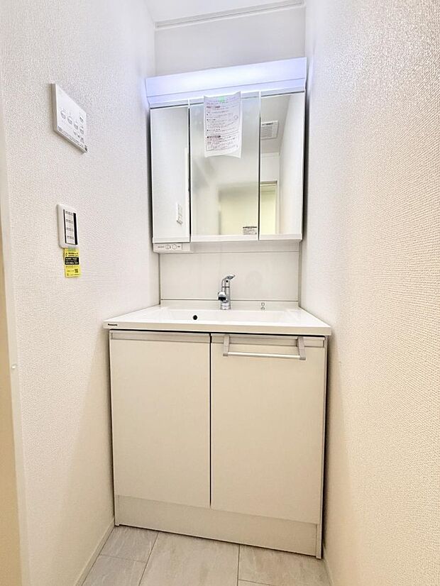 3号棟  ■明るい洗面所は毎朝の歯磨きも楽しくできちゃいそうです♪