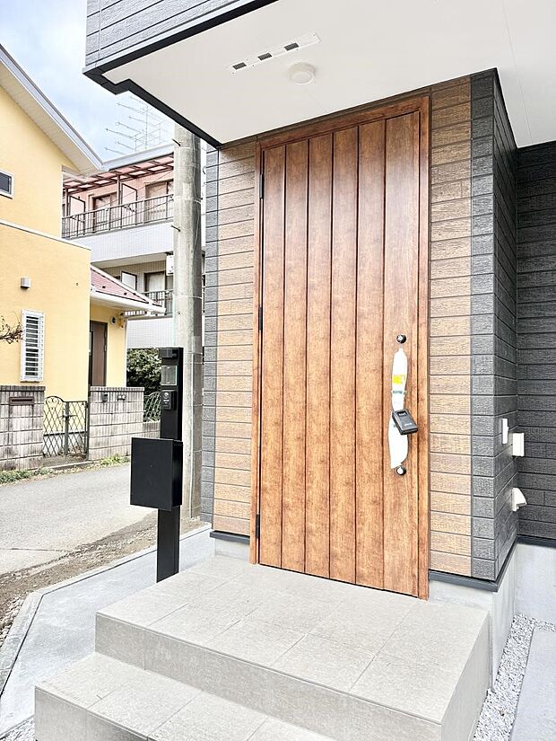 ■ 心地よい暮らしへとつながる、温かい玄関