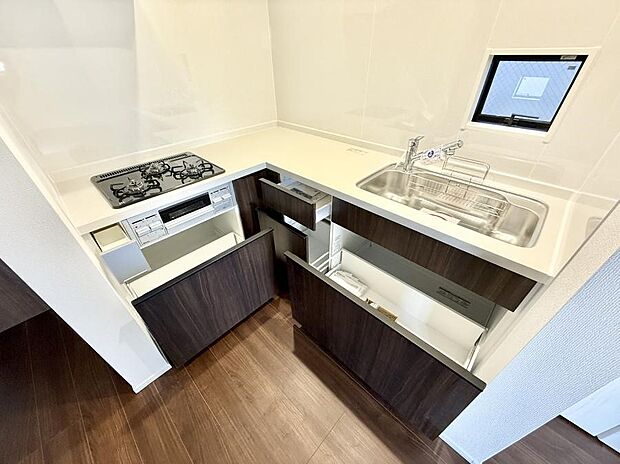 ■シンプルで機能的、毎日使いやすいキッチン