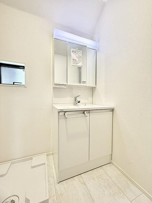 ■明るい洗面所は毎朝の歯磨きも楽しくできちゃいそうです♪